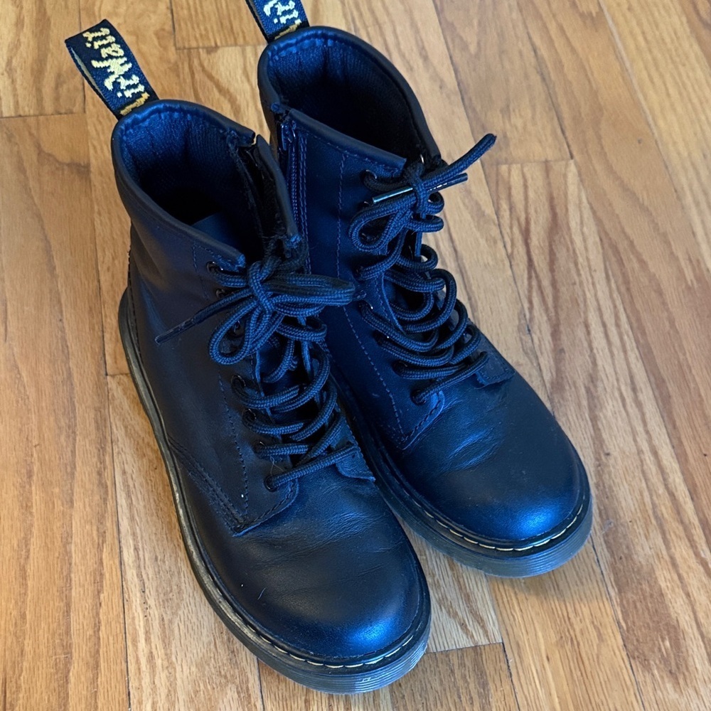 Dr Martens sz 3 youth Black Leather Lace-Up Boots